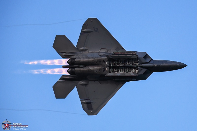 Raptor Evening Demo
01-4018 /  F-22A
1st FW / JB Langley–Eustis, VA
7/24/24
Keywords: Military Aviation, KOSH, Oshkosh, Wittman Regional Airport, F-22 Demo, General Aviation, EEA Airventure