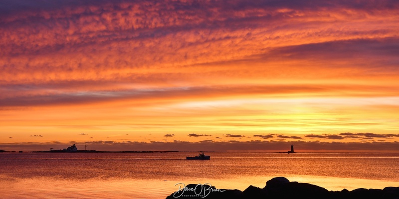 Lifeguard Station and Whaleback light 
Winter colors always are amazing for some reason, plus they're easier to get up for since the sun doesn't come up till 7am vs 5am during the summer. 
1/3/24
Keywords: New England, Lighthouses, NH Seascoast, Whaleback Lighthouse, sunrise