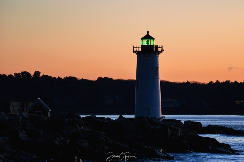 Portsmouth Harbor Lighthouse
This small lighthouse in on Fort Constitution inside the Portsmouth USCG Station which is the entrance to the Piscataqua River.
2/7/24
Keywords: New England, Lighthouses, NH Seascoast, Portsmouth Harbor Lighthouse