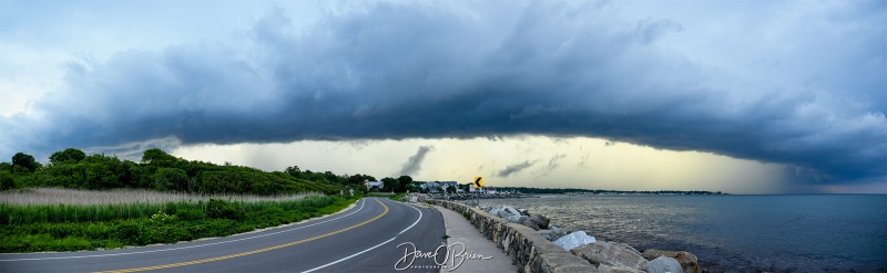 Approaching Thunderstorm moves towards the ocean
A strong storm moves over Rye NH getting ready to move out to sea.
6/30/24
Keywords: Storm Clouds, shelf cloud, thunderstorm, Rye Harbor, NH Seacoast